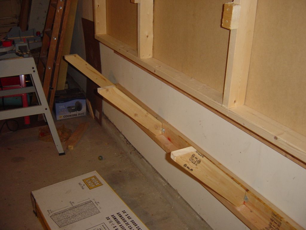 
Side workbench with legs folded out
