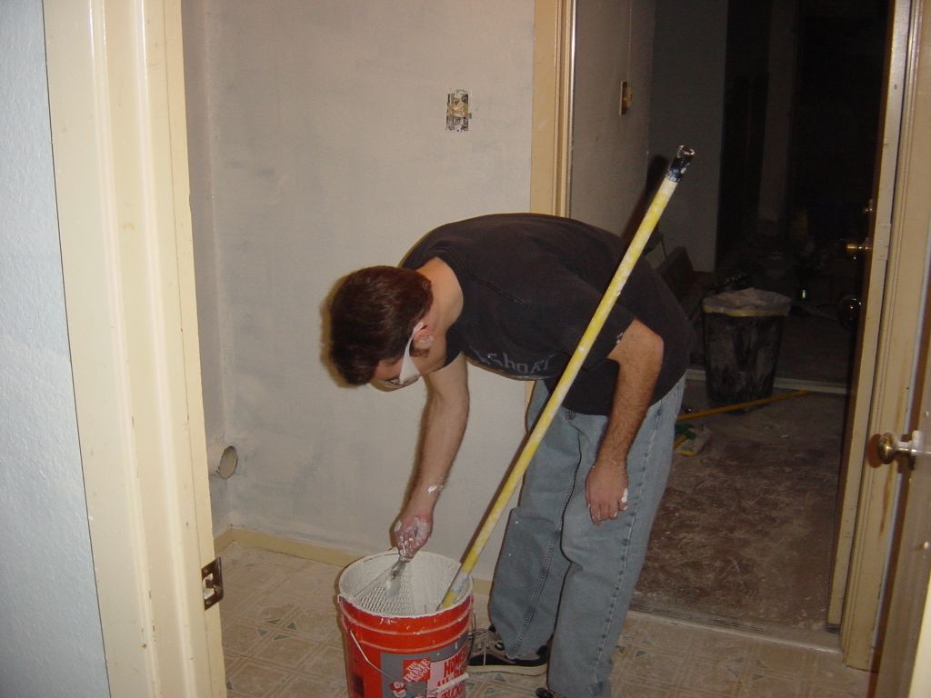 
Sexy Peter doing some priming
