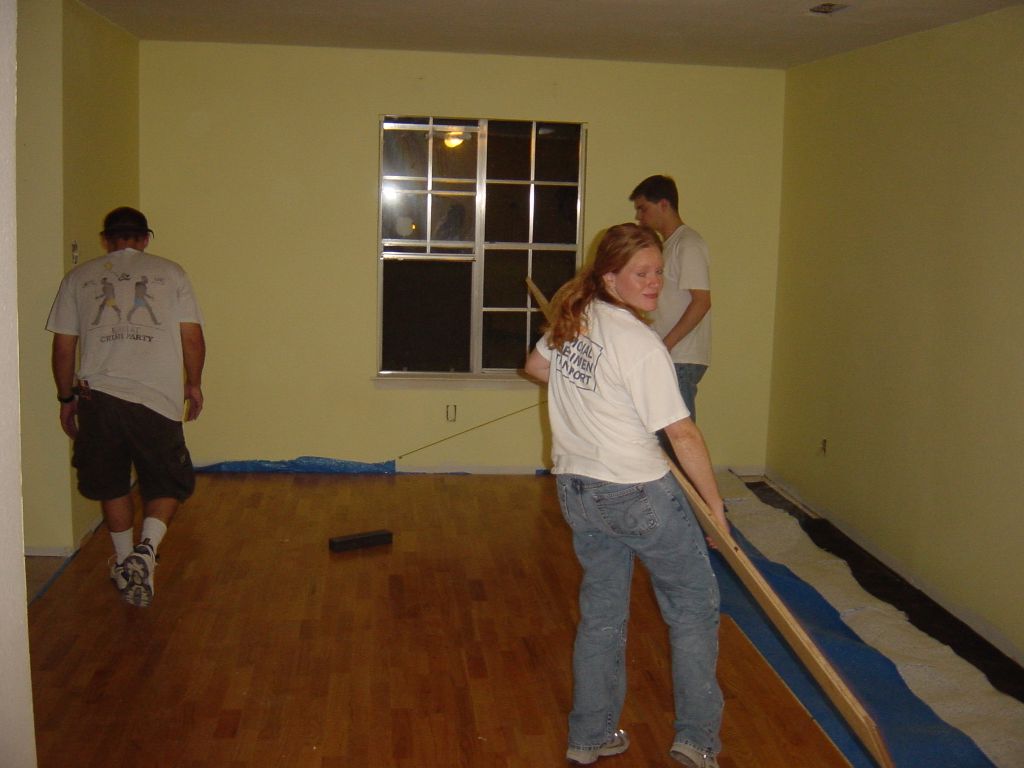 
With everyone working, the floor goes down quickly!
