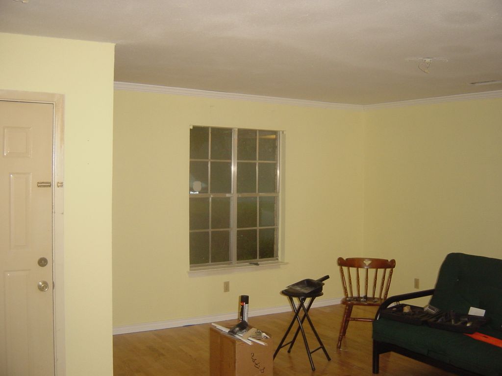 
Another shot of the front/living room.
