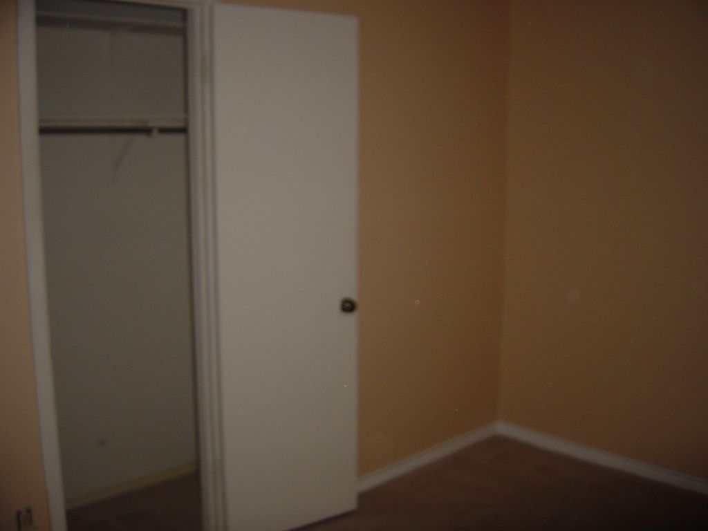 
Front room, opposite corner
