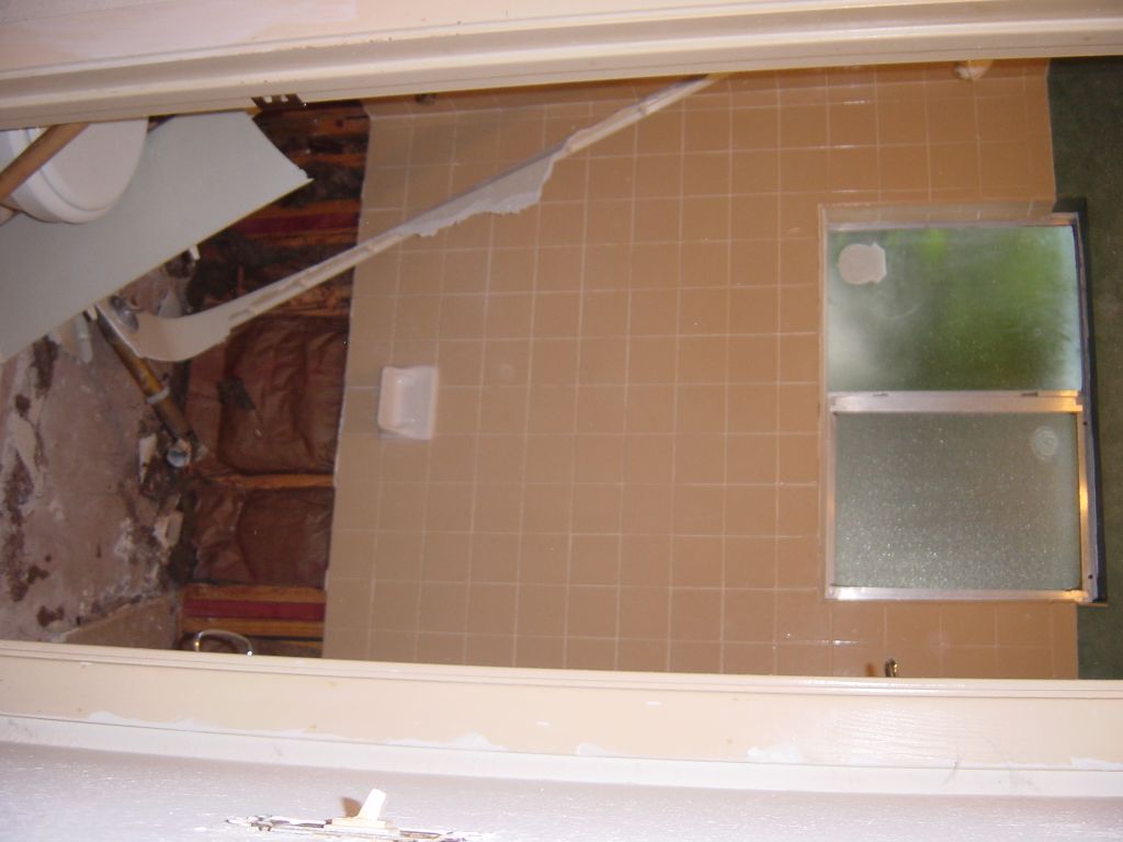 
Old bathroom (bathtub mostly removed)
